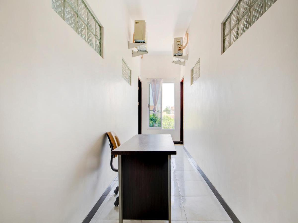 Oyo Life 3987 Kost Aditya Surabaya Dış mekan fotoğraf