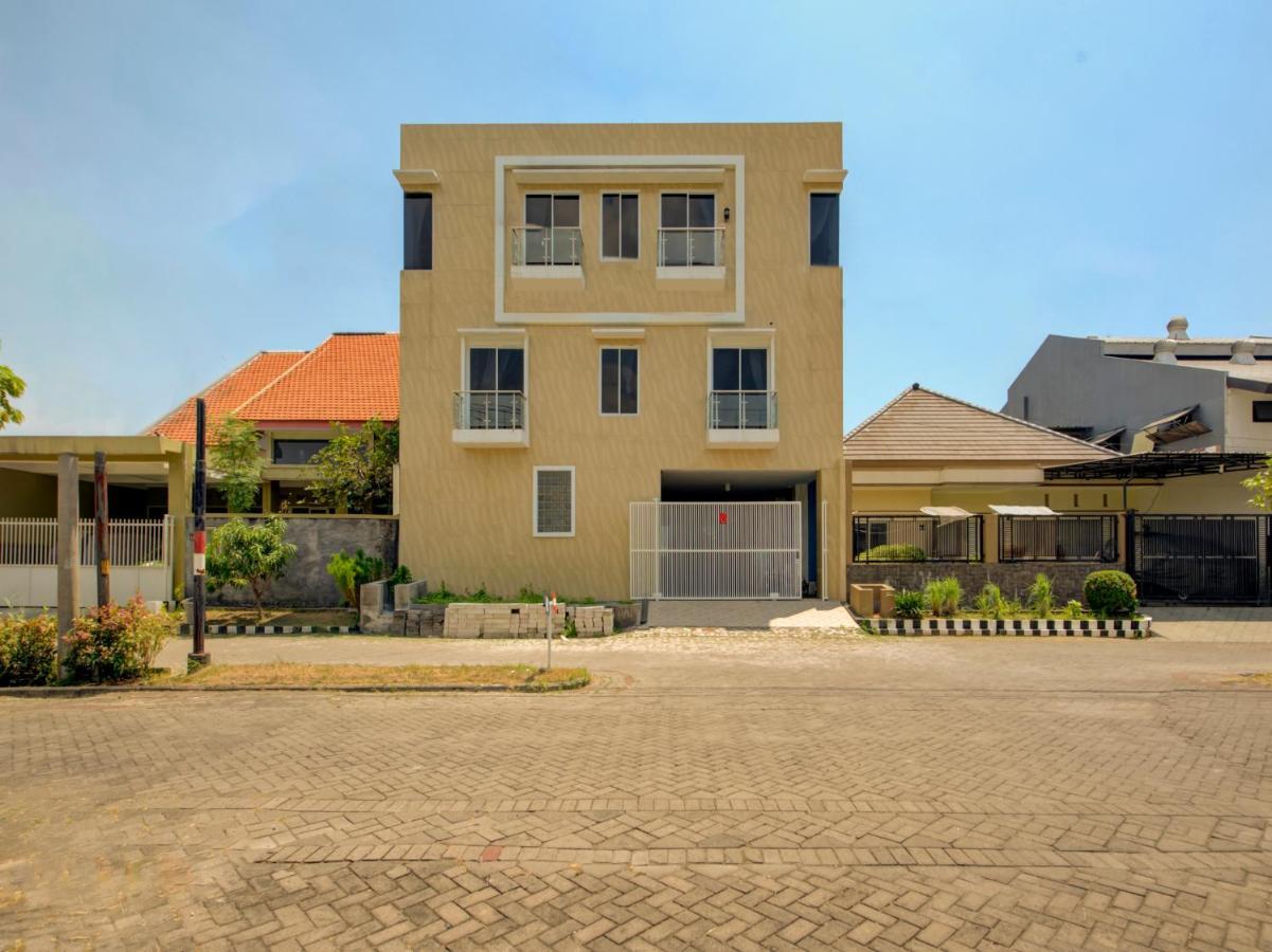 Oyo Life 3987 Kost Aditya Surabaya Dış mekan fotoğraf