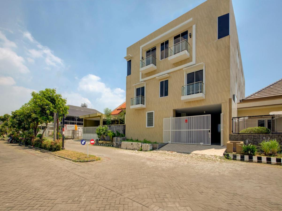 Oyo Life 3987 Kost Aditya Surabaya Dış mekan fotoğraf