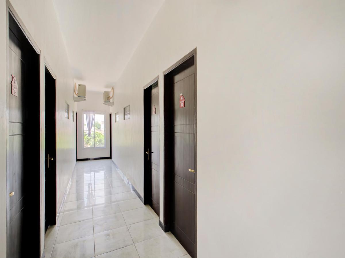 Oyo Life 3987 Kost Aditya Surabaya Dış mekan fotoğraf